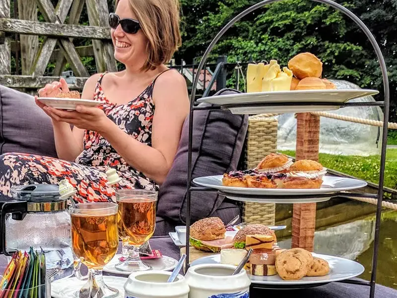 High Tea & Navigare a Giethoorn
