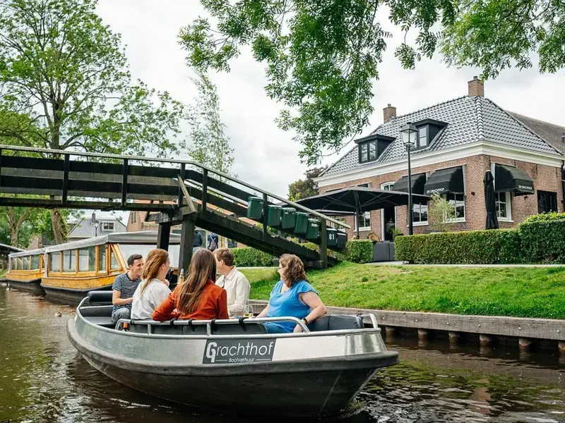 Navigare e fare brunch a Giethoorn