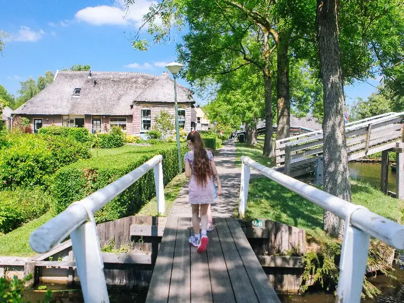 Découvrez le beau Giethoorn
